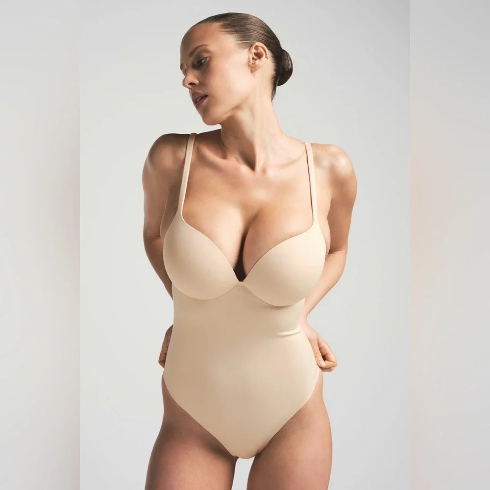 SKIMS ULTIMATE BODY
PUSH-UP THONG BODYSUIT XL SAND - Picture 3 of 6